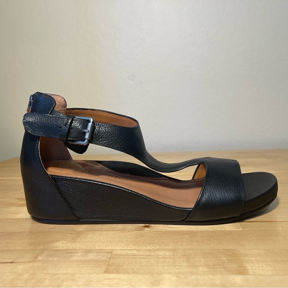 Gentle Souls by Kenneth Cole Women's Gisele Leather Platform Wedge Sandals